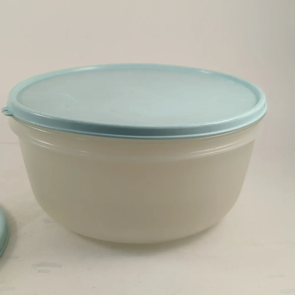 TUPPERWARE: Large Strainer serving bowl set